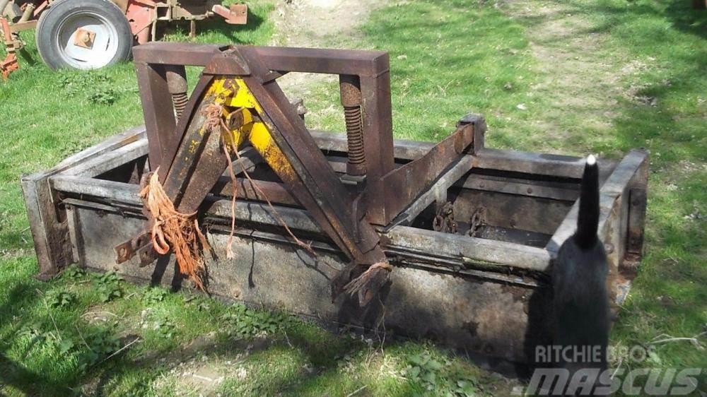  tractor mounted dung scraper £450 Smagās ecēšas