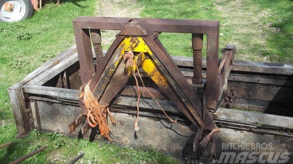  tractor mounted dung scraper £450 Smagās ecēšas