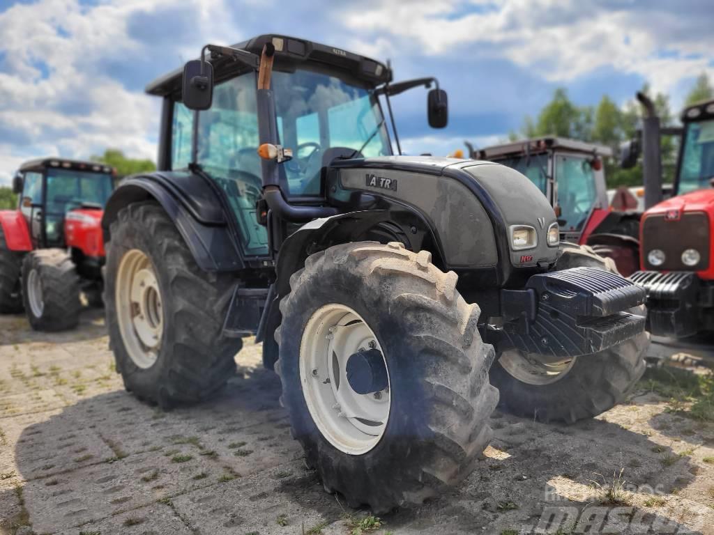 Valtra N121 Traktori