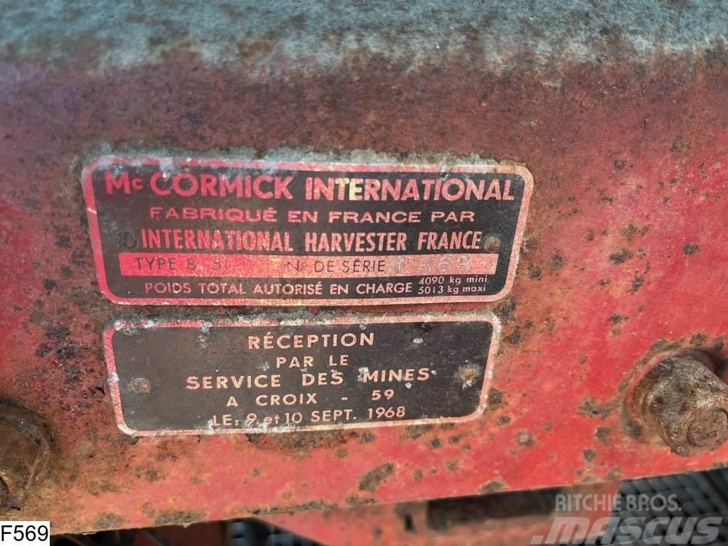 International 851 Mc Cormick International 851 Ražas novākšanas kombaini