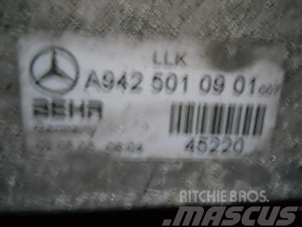 Mercedes-Benz Kühler, Ladeluftkühler Behr 9425010901 Actros Dzinēji