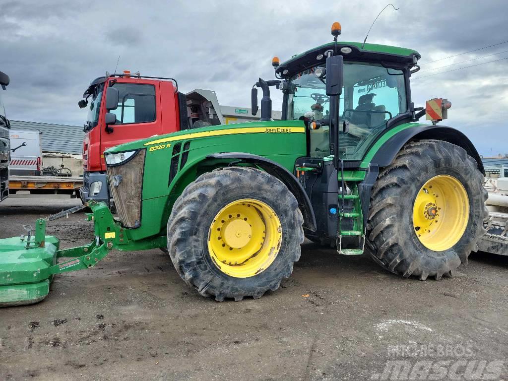John Deere 8320 R Traktori