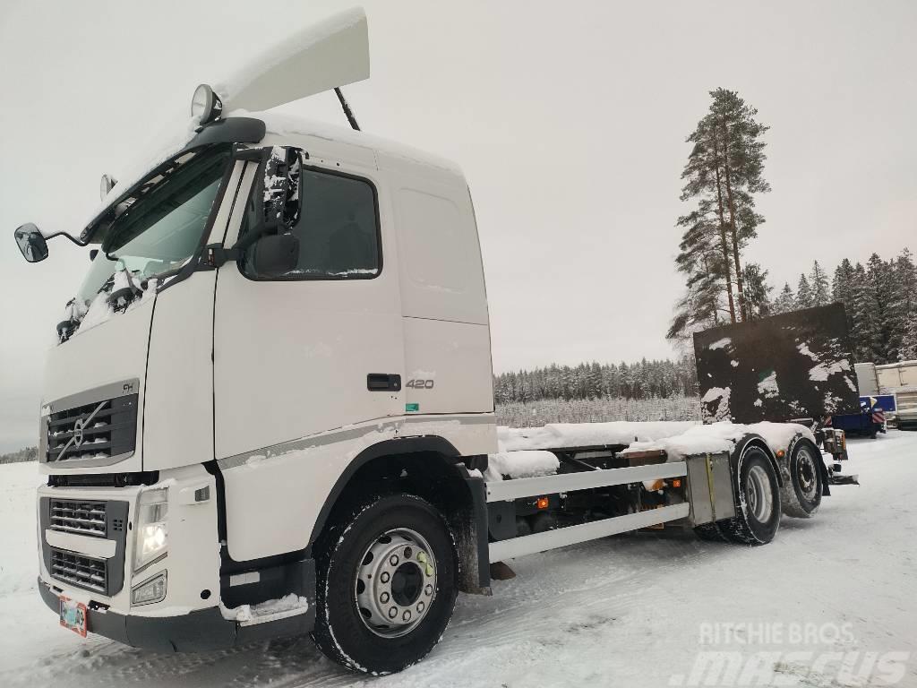 Volvo FH13 6x2 hydr.tasonostolaite,pl-nostin Smagās mašīnas ar konteineriem