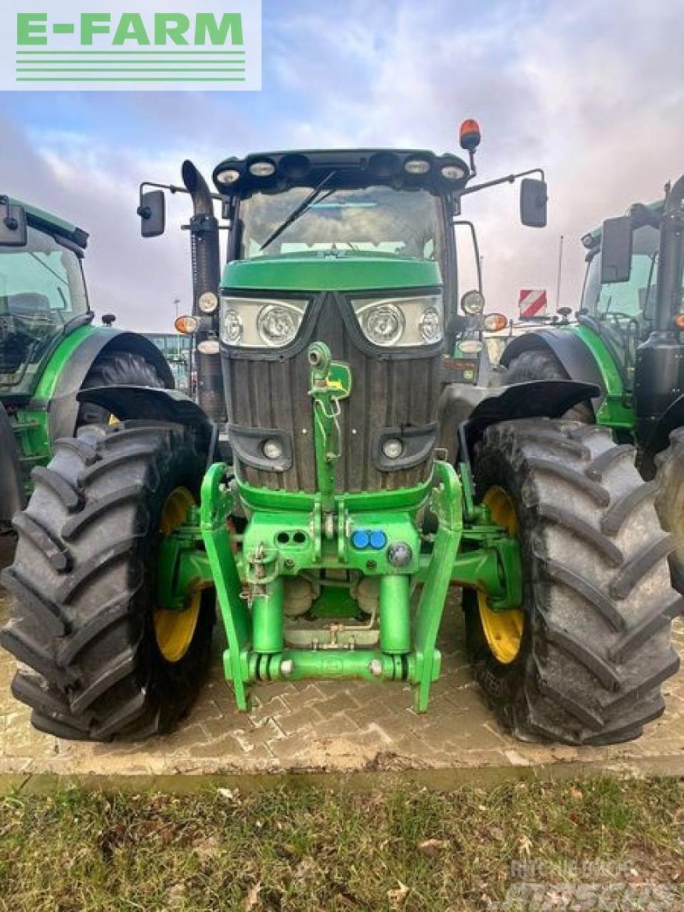 John Deere 6210 r Traktori