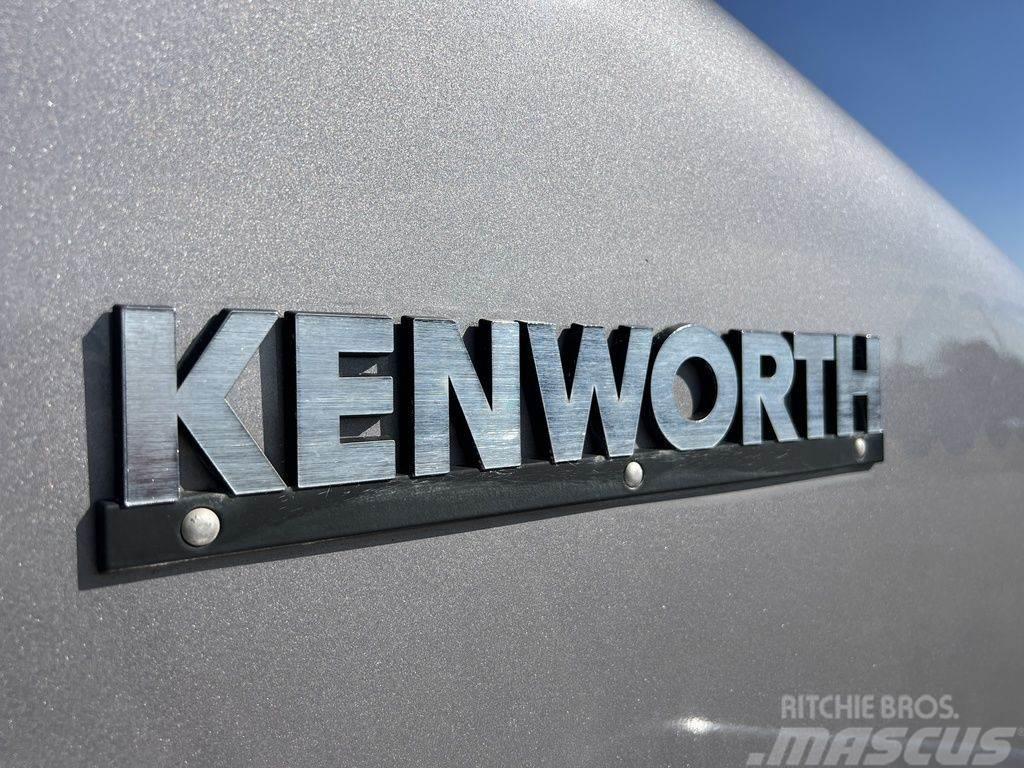 Kenworth T800 Treileri ar āķi