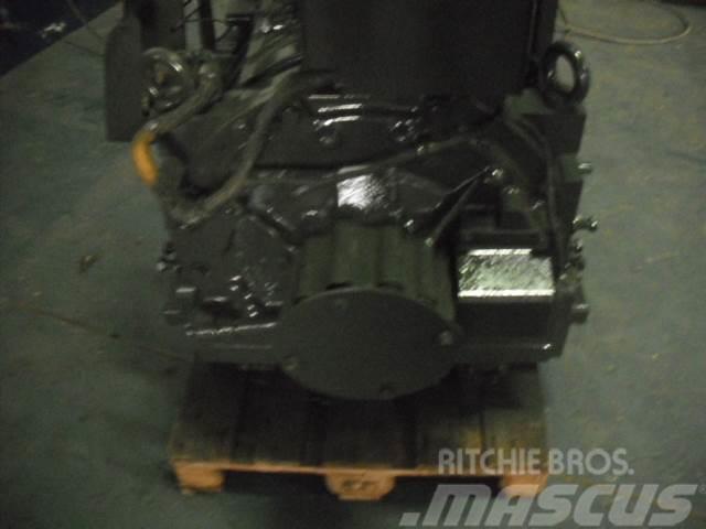 Komatsu HD605-7 gearbox Transmission Karjeras kravas automašīnas