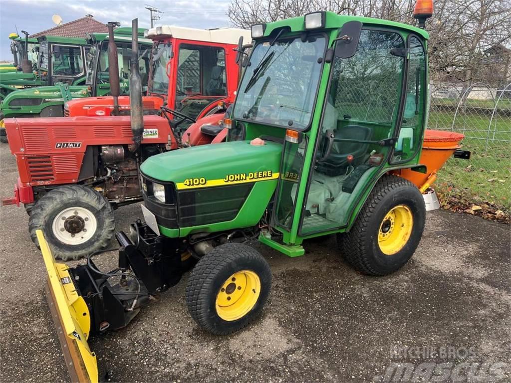 John Deere 4100 Allrad Kompaktie traktori