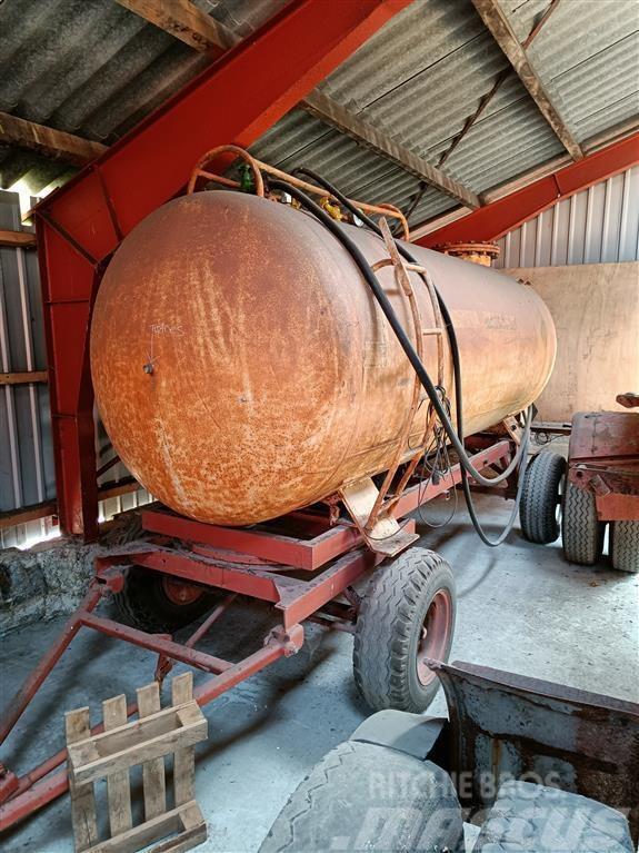  - - -  Ammoniak tankvogn ca. 3 tons Emulsijas cisternas