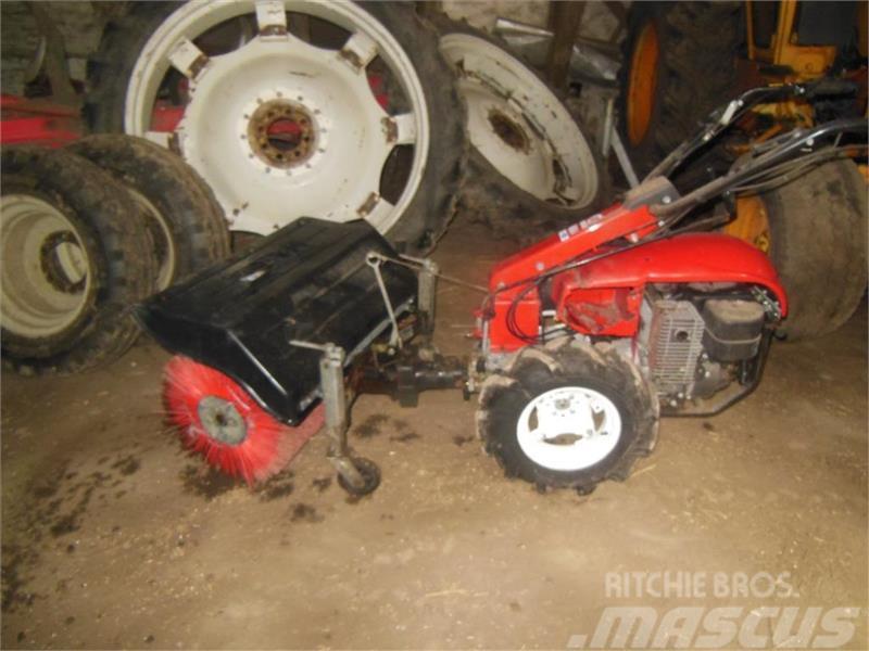 Nibbi Mak 4 med kost Kompaktie traktori
