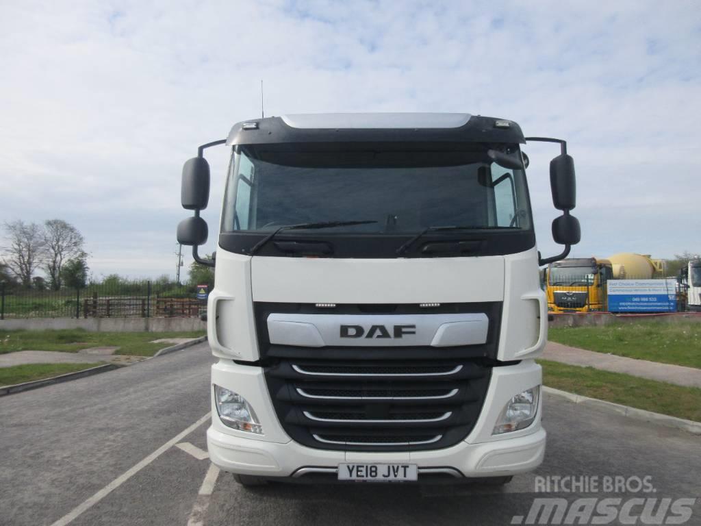 DAF CF450 Platformas/kravas mašīnas ar vinču