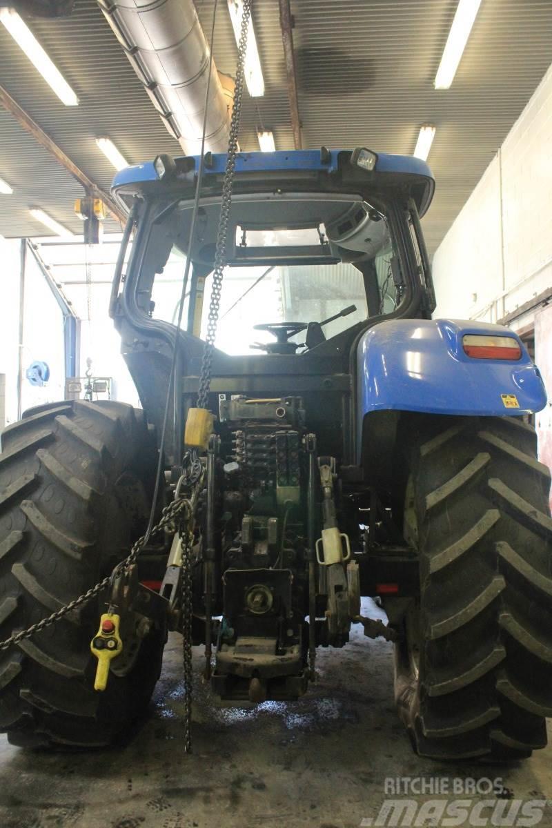 New Holland TS125A Traktori