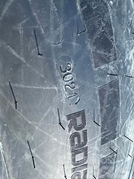 John Deere Hjul par: Nokian TRI Hakkapelita 440/80R24 JD gul  Riepas, riteņi un diski