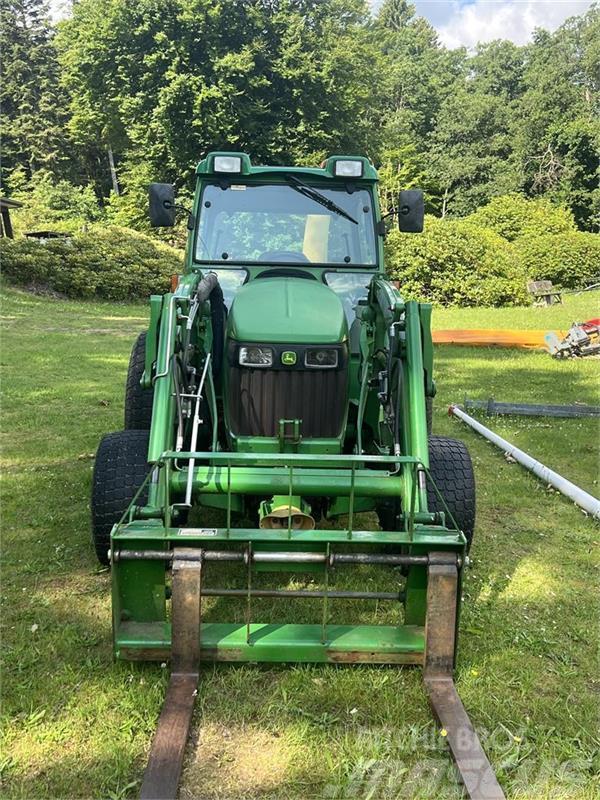 John Deere 4520 HST Kompaktie traktori