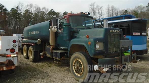 Mack RD685S Ūdens mašīnas