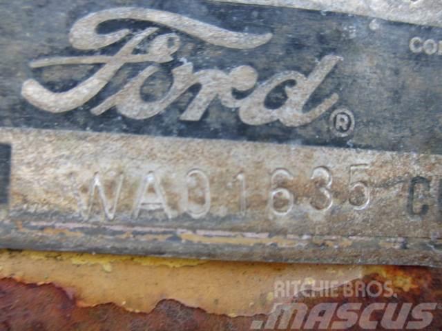 Ford 4550 4x2 rendegraver til ophug Ekskavatori-iekrāvēji