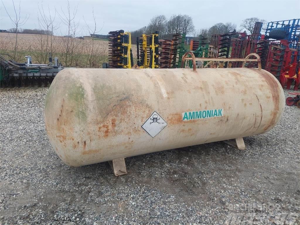 Agrodan Ammoniaktank 3200 kg Degvielas un piedevu tvertnes