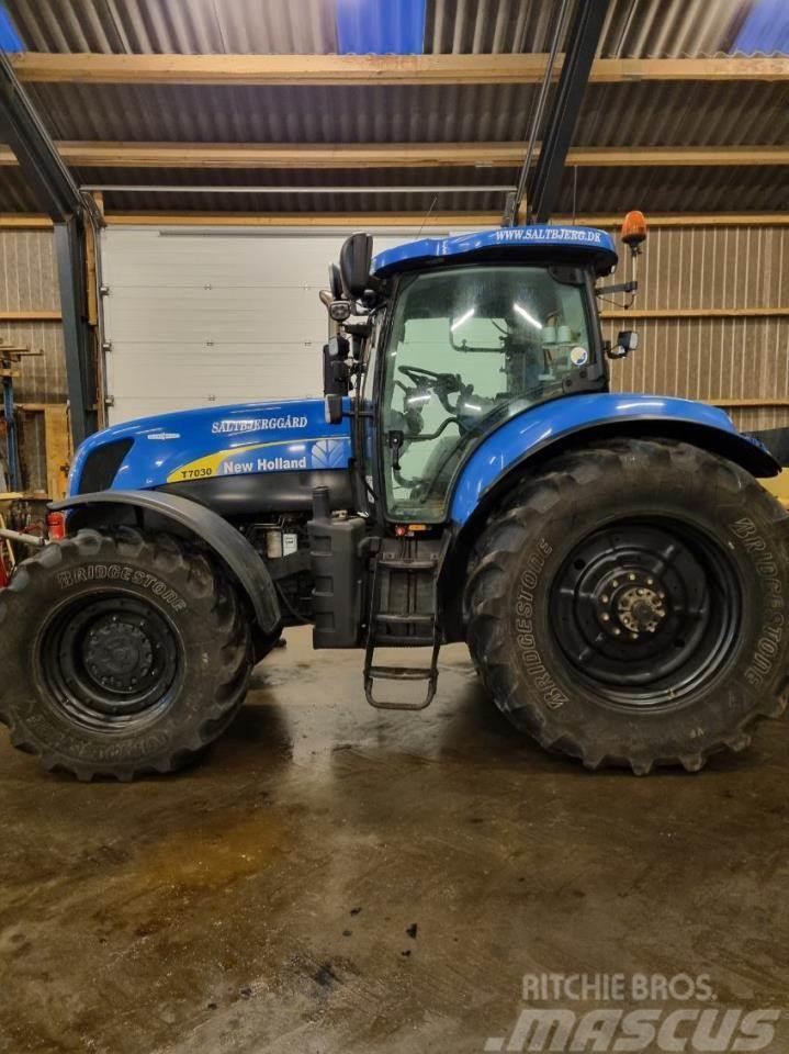 New Holland T7030 AC Traktori
