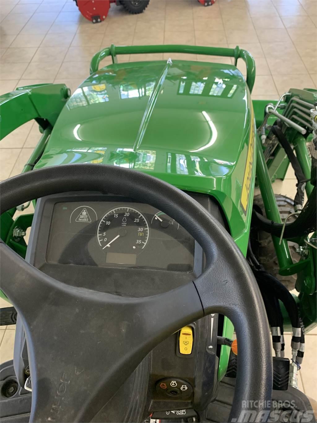 John Deere 1025R Kompaktie traktori