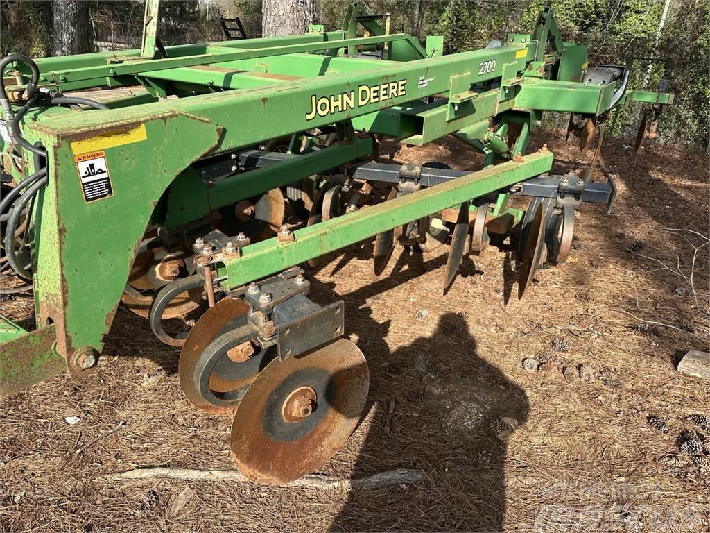 John Deere 2700 Cita augsnes apstrādes tehnika un papildaprīkojums