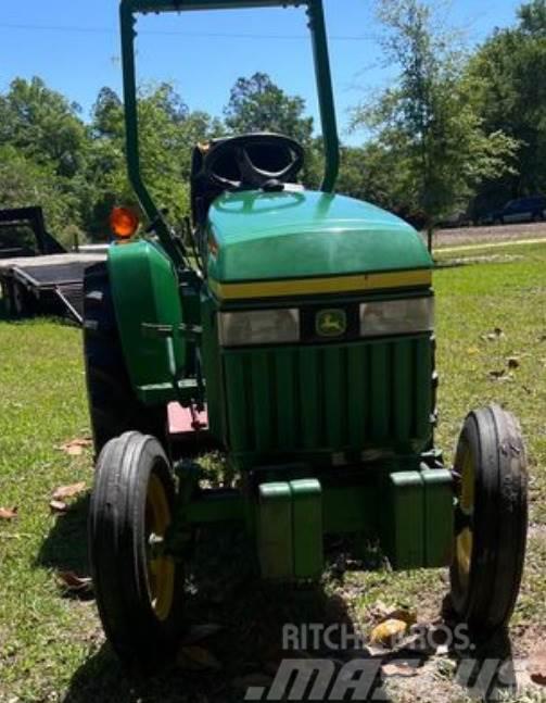 John Deere 3005 Kompaktie traktori