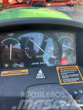 John Deere 4200 Kompaktie traktori