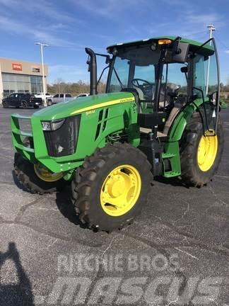 John Deere 5115M Kompaktie traktori