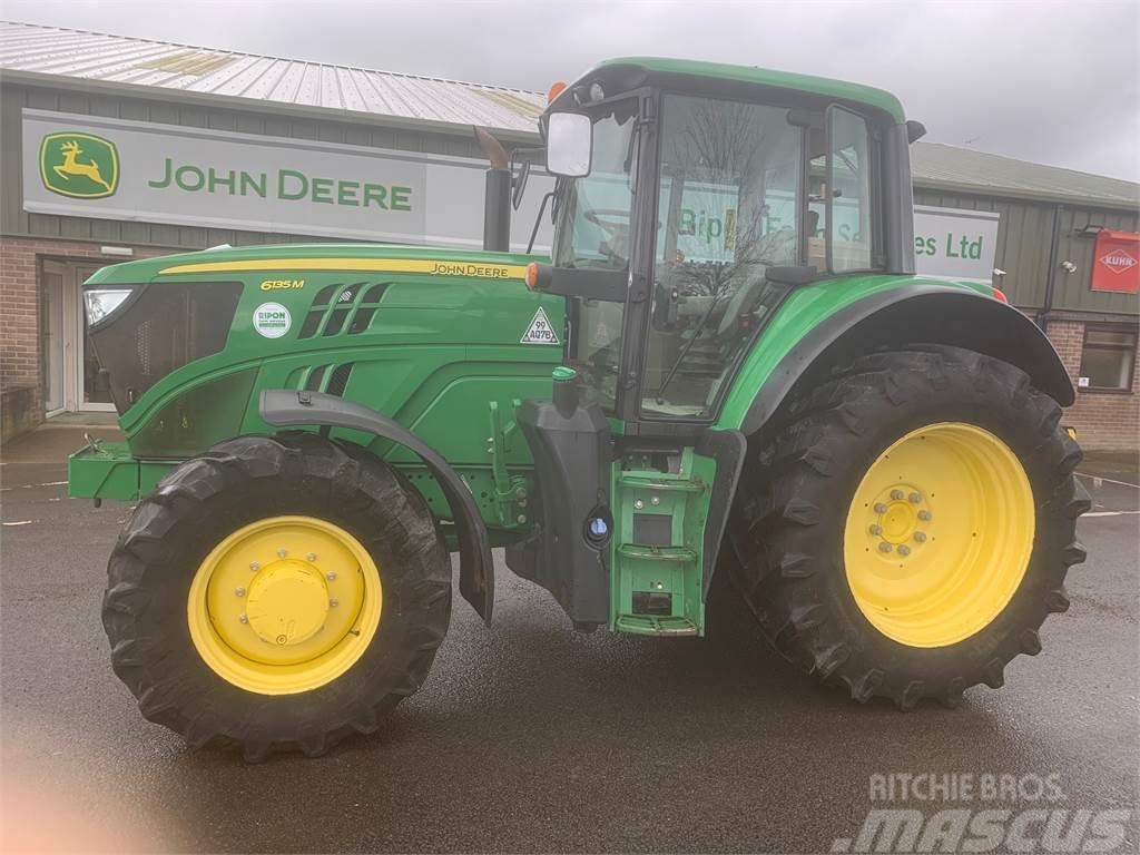 John Deere 6135M Traktori