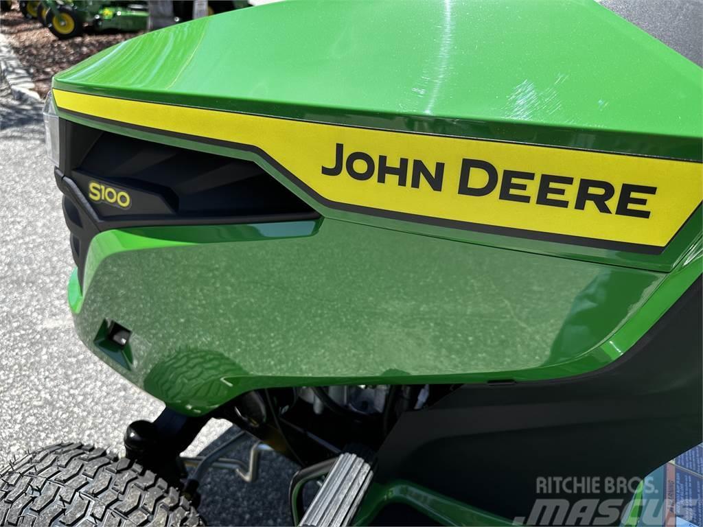 John Deere S100 Mauriņa traktors