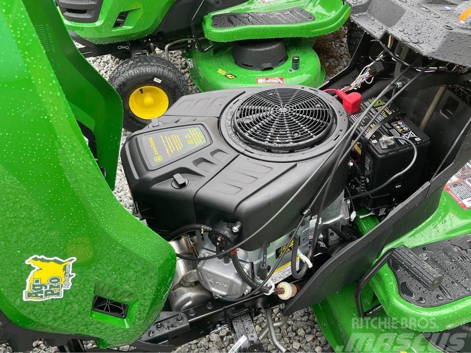 John Deere S220 Kompaktie traktori