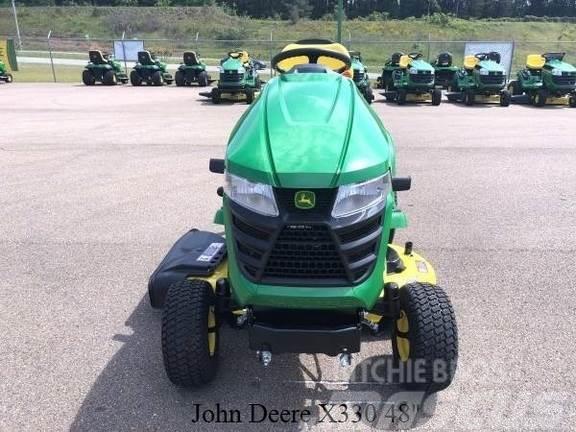 John Deere X330 Kompaktie traktori