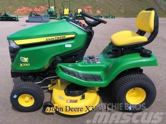 John Deere X330 Kompaktie traktori