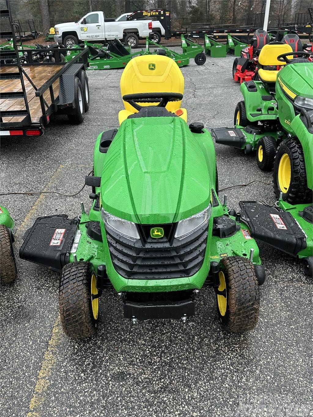 John Deere X390 Kompaktie traktori