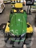 John Deere X580 Kompaktie traktori