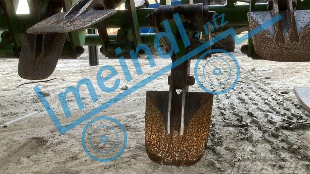 Celli NZ 300 Spatenpflug Cita augsnes apstrādes tehnika un papildaprīkojums