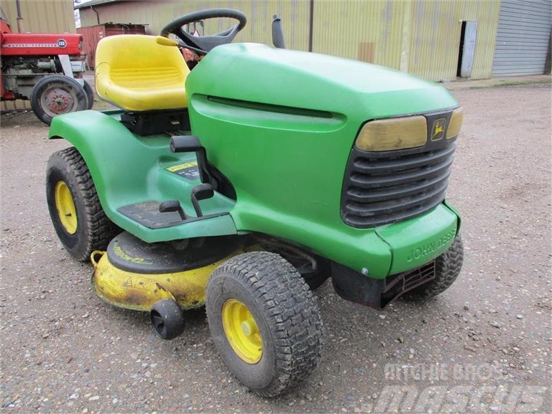 John Deere 16/42 Kompaktie traktori