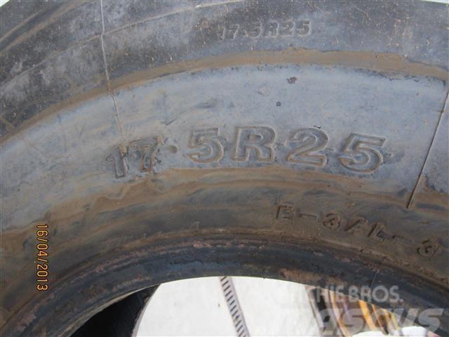 Dunlop 17.5x25 Riepas, riteņi un diski