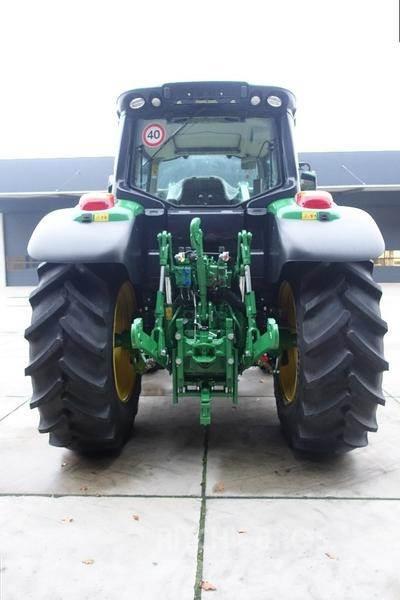John Deere 6090 M + chargeur JD 603 Traktori