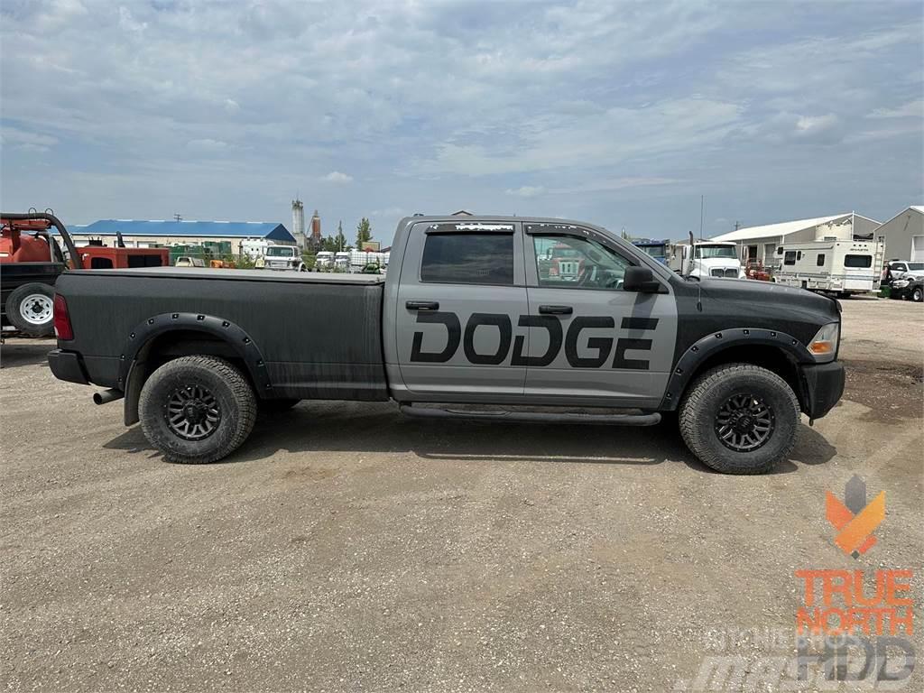 Dodge Ram 2500 Platformas/izkraušana no sāniem