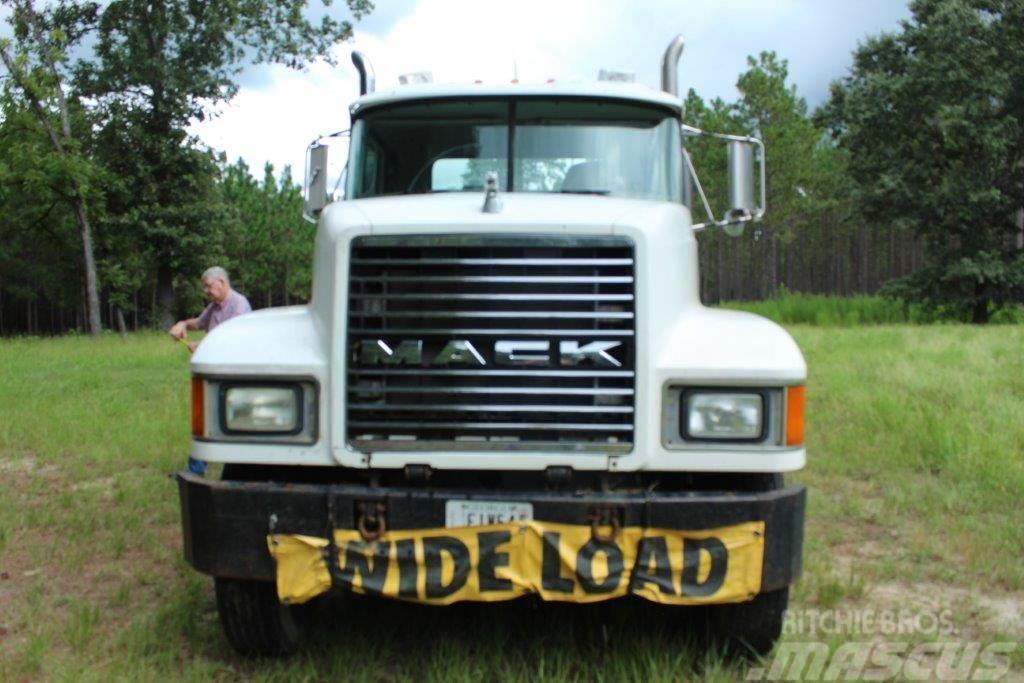 Mack 613 Vilcēji