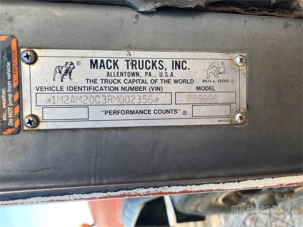 Mack RB690S Autocisterna