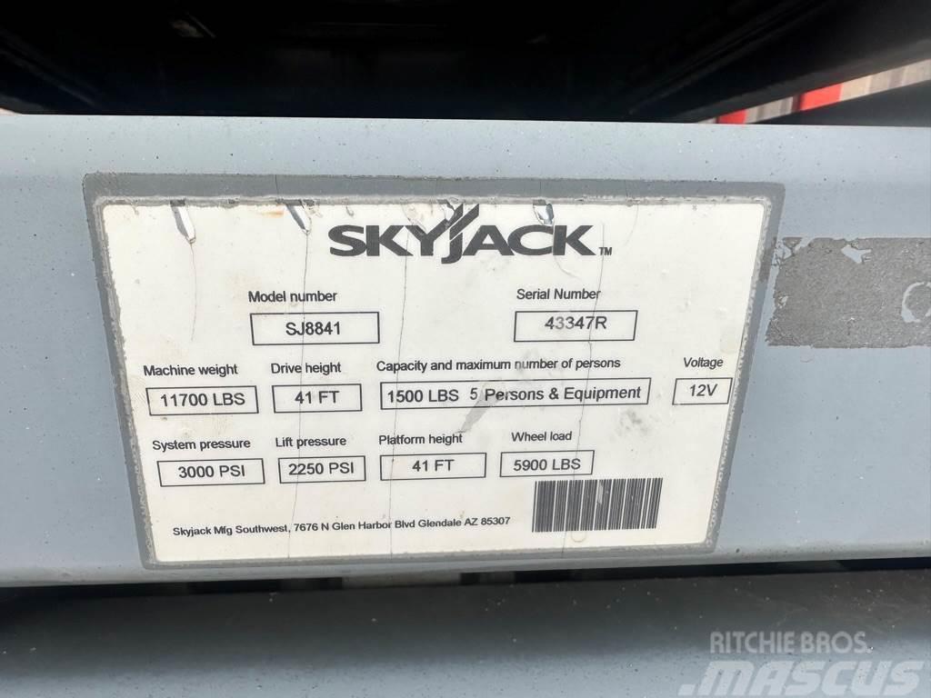 SkyJack SJ 8841 Vertikālie pacēlāji