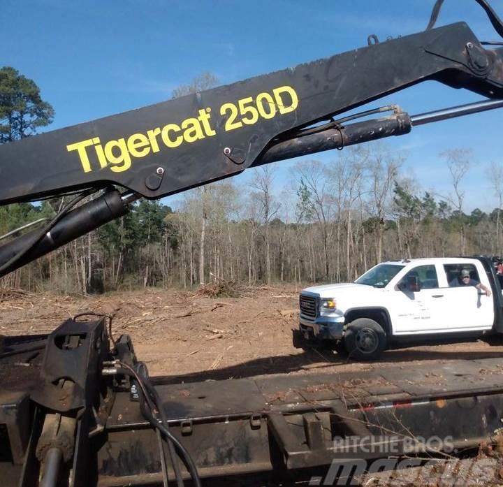 Tigercat 250D Baļķu iekrāvēji