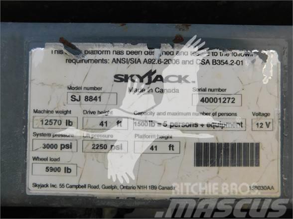 SkyJack SJ8841RT Šķerveida pacēlāji