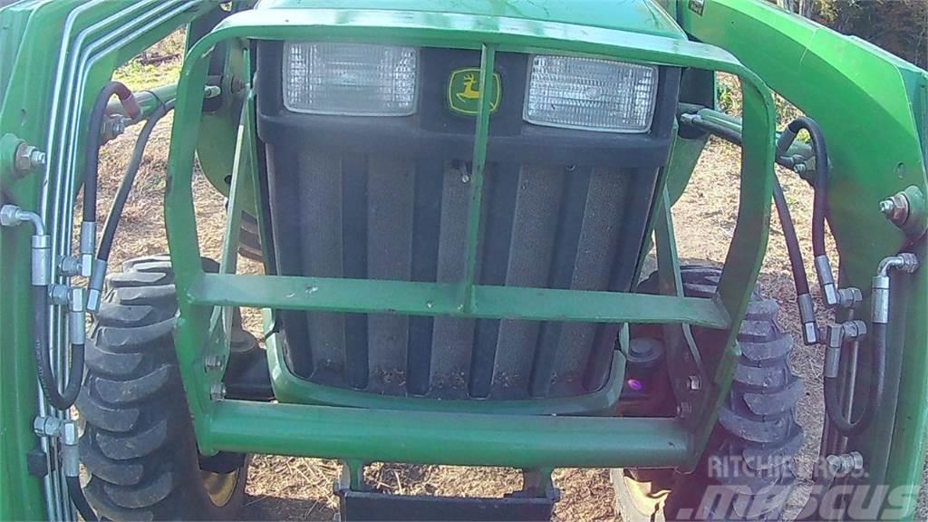 John Deere 3032E Kompaktie traktori