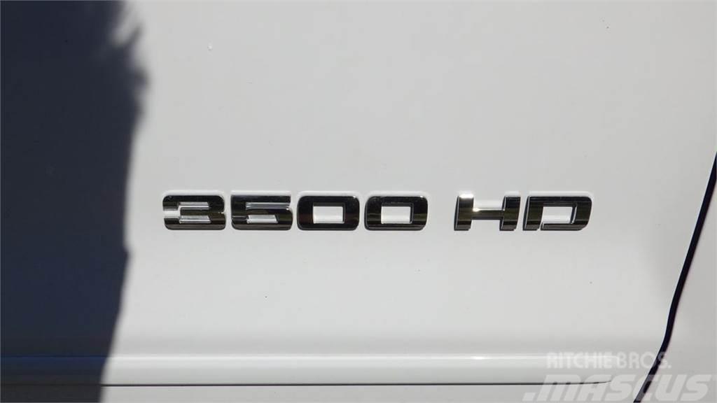 Chevrolet Silverado 3500HD Platformas/izkraušana no sāniem