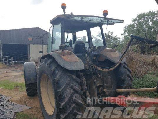 New Holland M135 Traktori