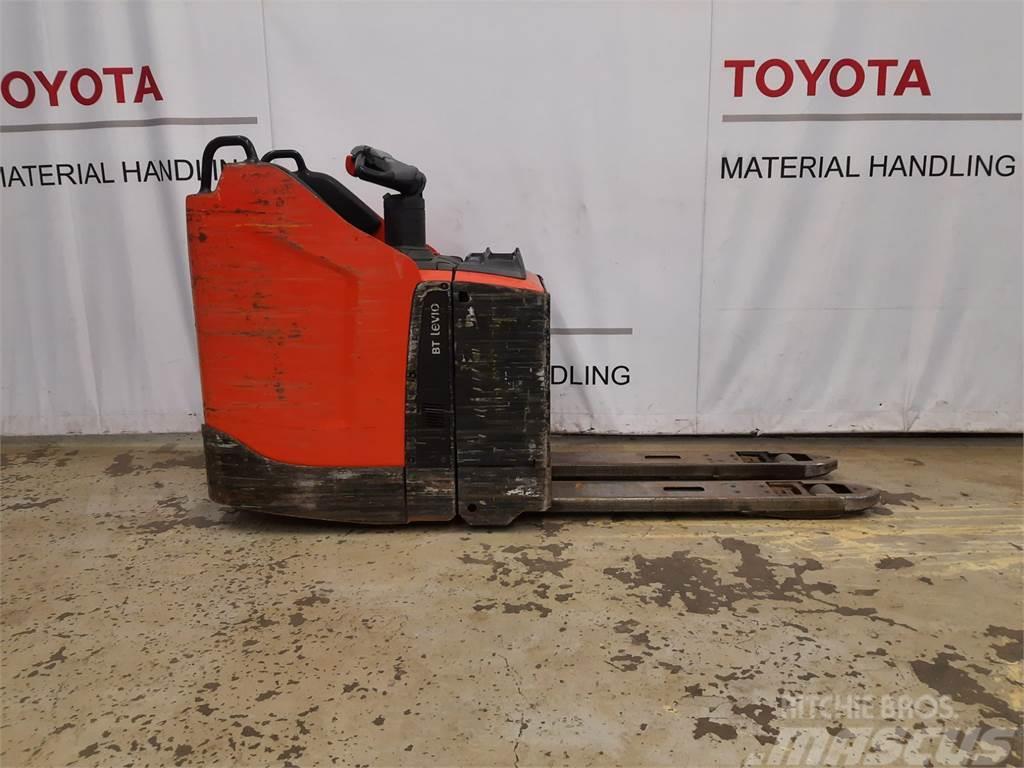 Toyota LPE220 Hidrauliskās stalažas ar platformu