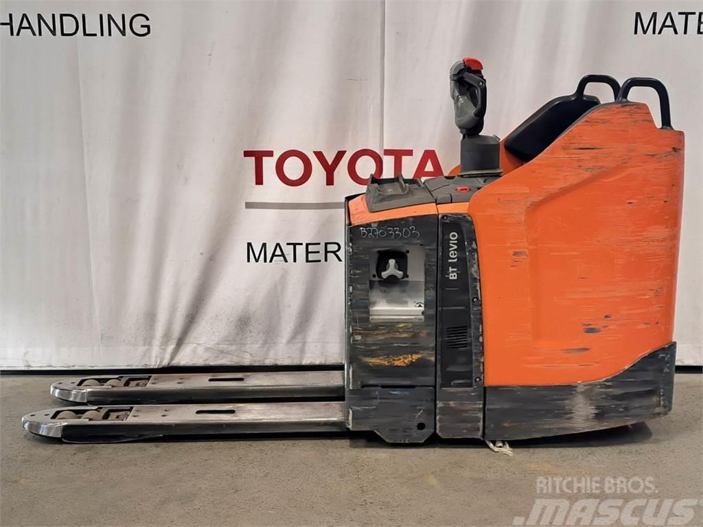 Toyota LPE220 Hidrauliskās stalažas ar platformu