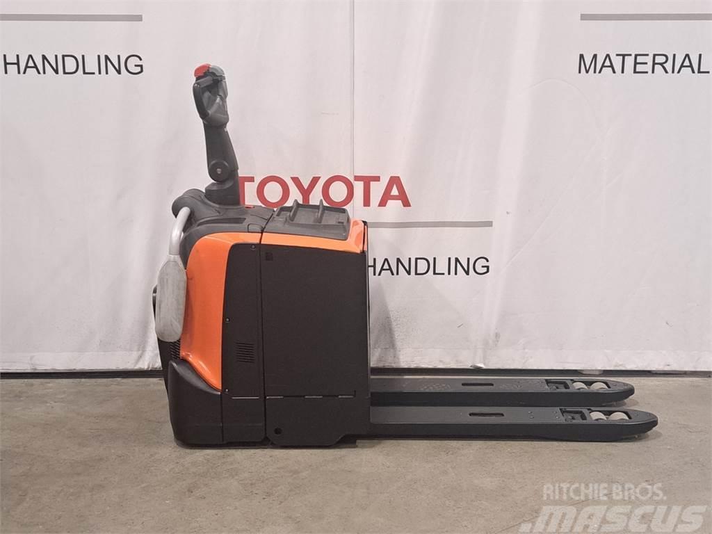 Toyota LPE250 Hidrauliskās stalažas ar platformu