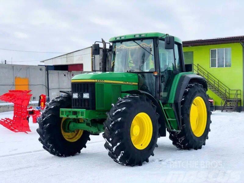 John Deere 6800 Traktori